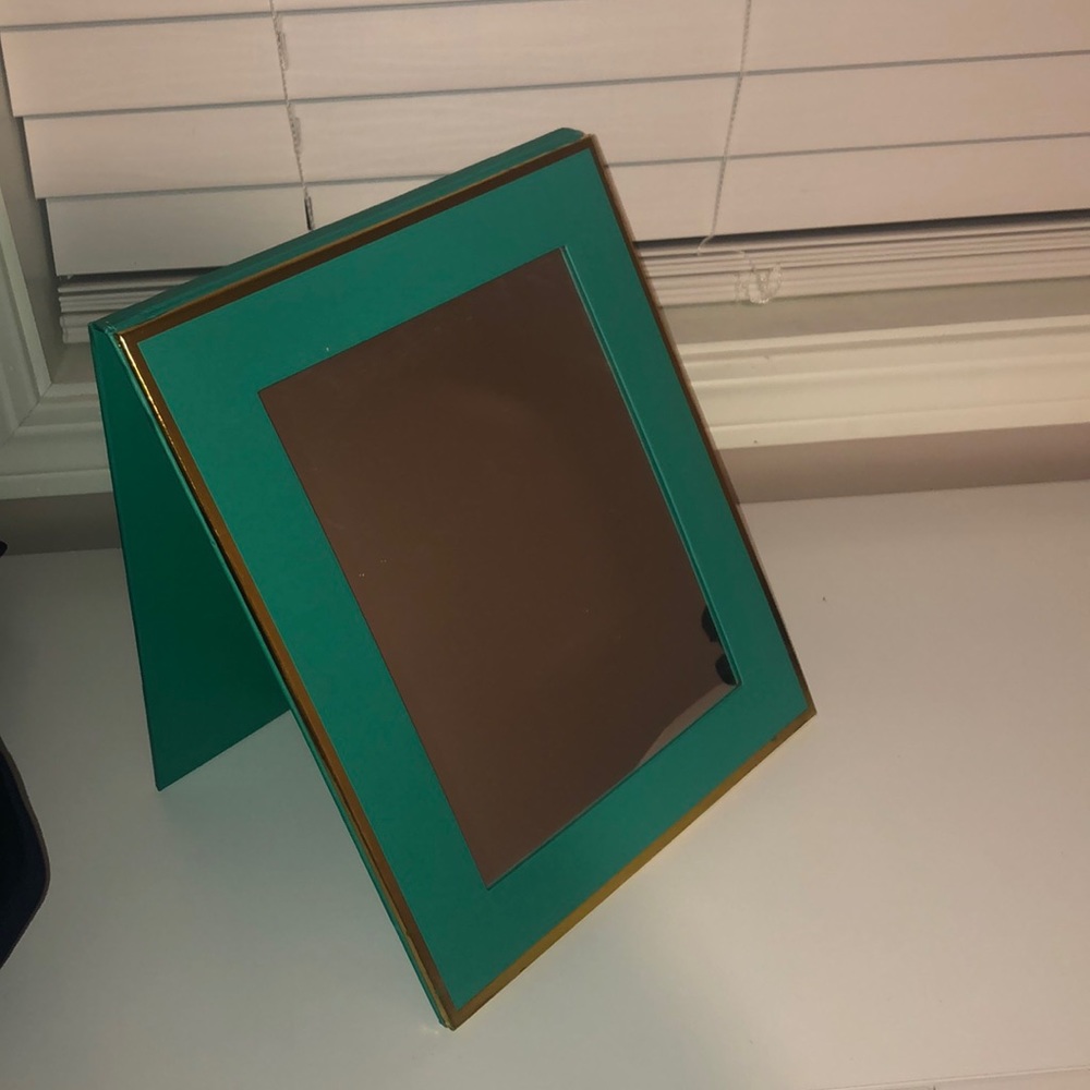 Stand up mirror